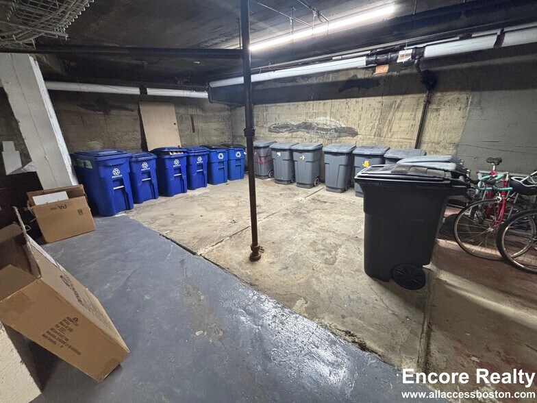 Building Photo - 2045 Commonwealth Ave