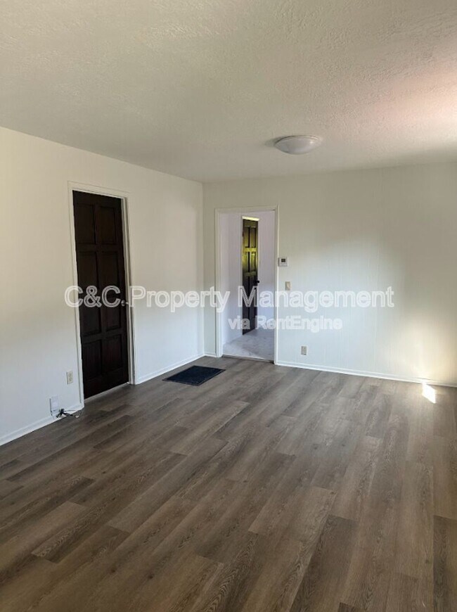 Building Photo - 117 19th St