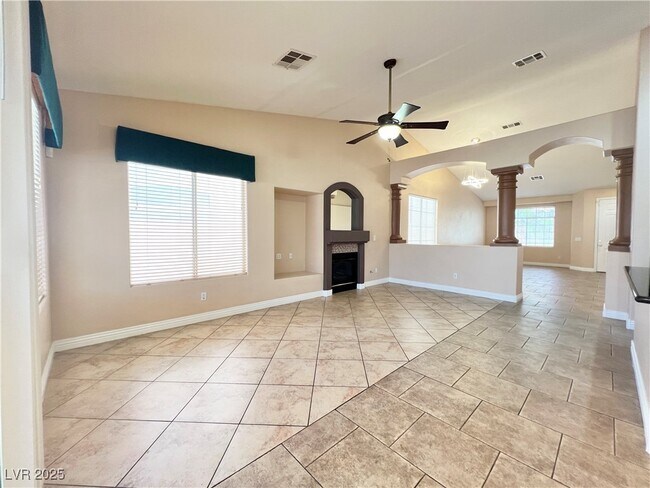 Building Photo - 258 Whitewater Village Ct