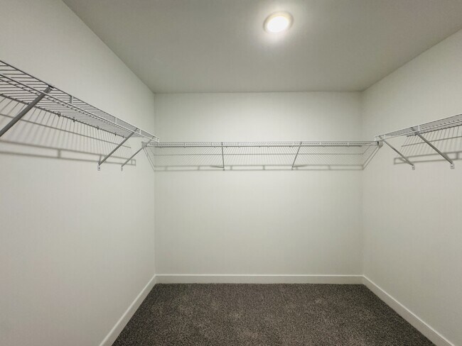 Building Photo - 148 Kingswood Ter