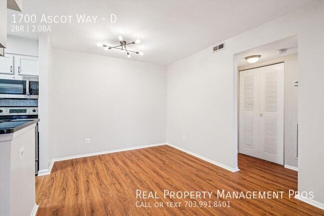 Building Photo - 1700 Ascot Way