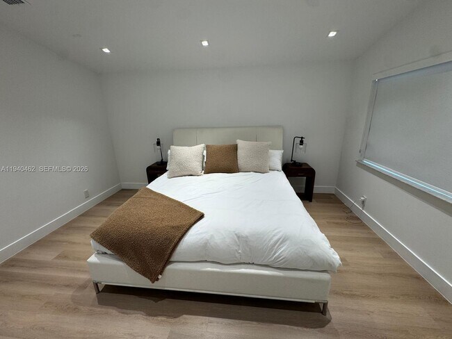 Building Photo - 3321 SW 51st St