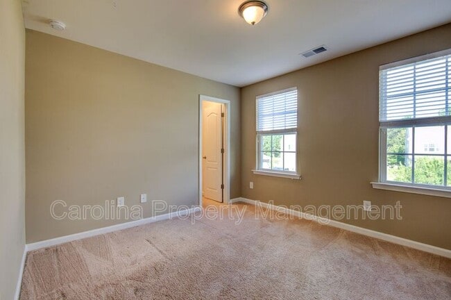 Building Photo - 16125 Hammersmith Farm Dr