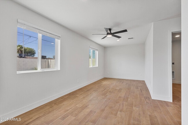 Building Photo - 109 W Kinderman Dr