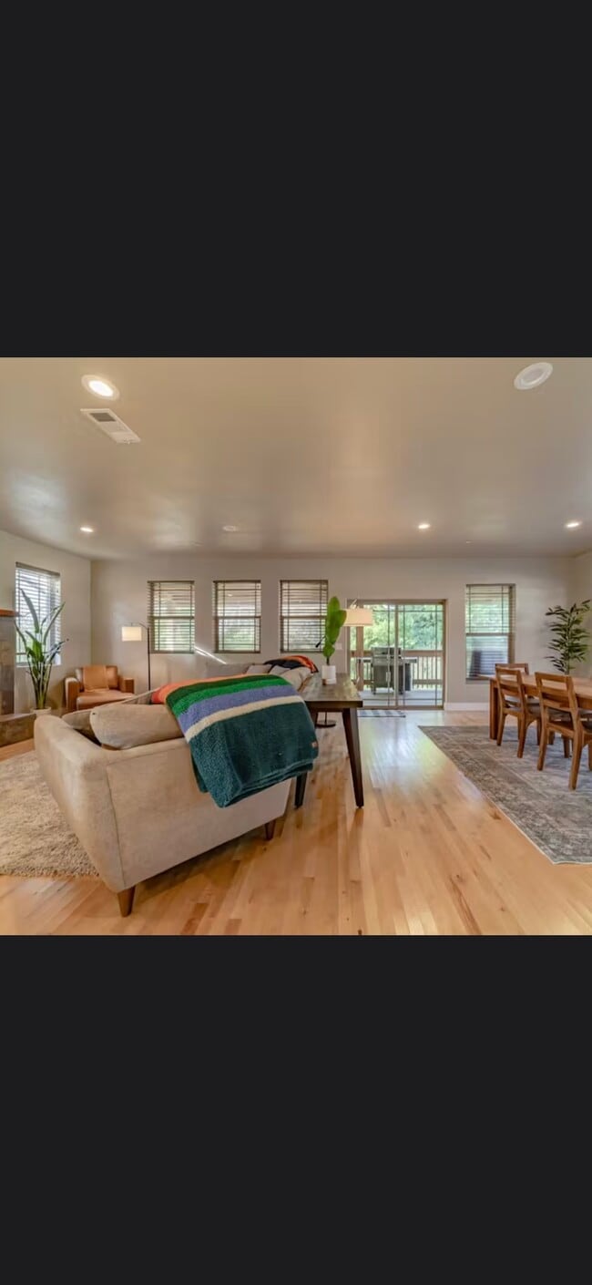 Open floor plan - 4156 Williams St