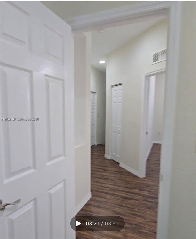 Building Photo - 4917 SW 141st Ave