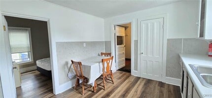 Building Photo - 17 Frank St