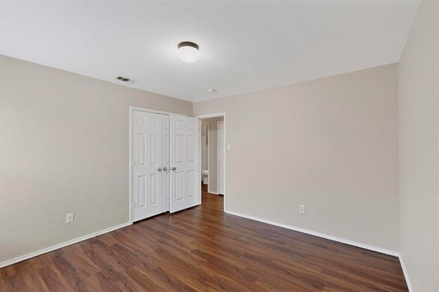 Building Photo - 708 Lark Dr