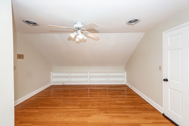 Building Photo - 6 Bedroom, 2.5 Bath House in Drayton on th...