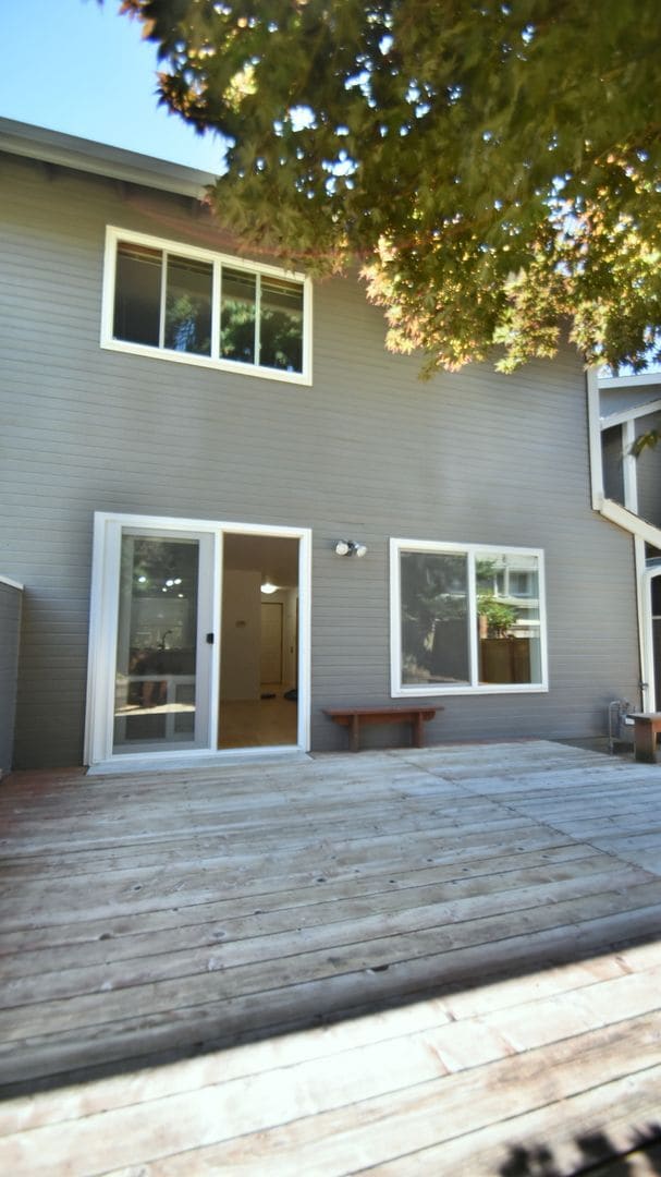 Building Photo - 2Bd/1.5Ba Kirkland Condo