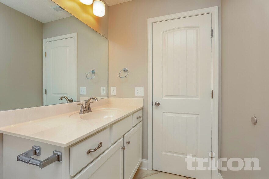 Building Photo - 716 Cedar Ln