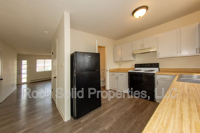 Building Photo - 4721 Hickory Pl