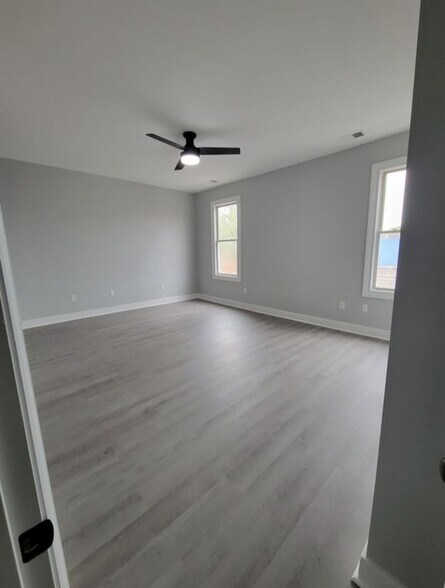 Bedroom 1 - 517 Poplar St