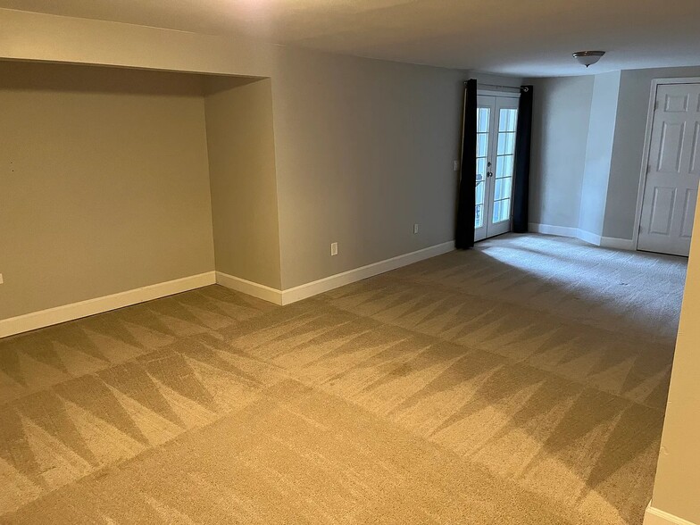 Building Photo - 5576 S Lansing Way
