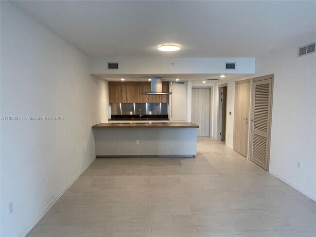 Building Photo - 1000 Brickell Plaza
