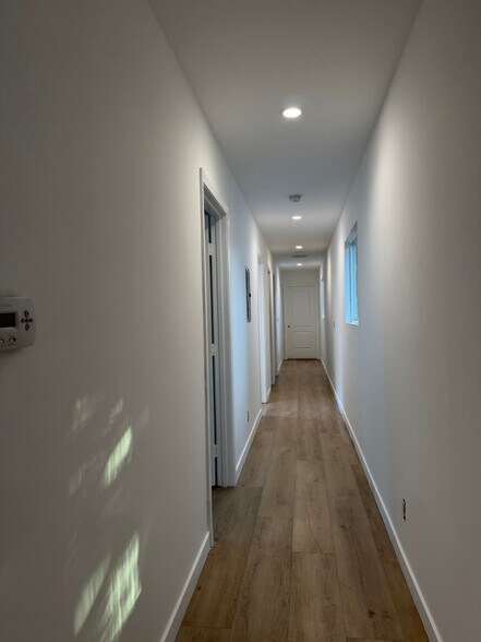 Building Photo - 7449 1/2 Variel Ave