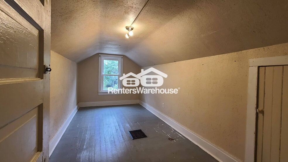 Building Photo - 101 S 3rd St