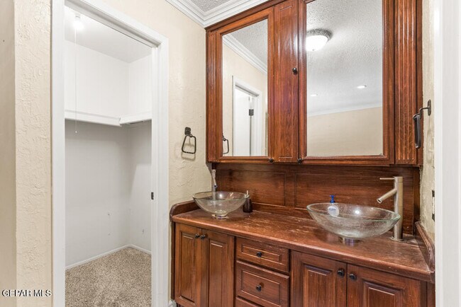 Building Photo - 10325 Cardigan Dr