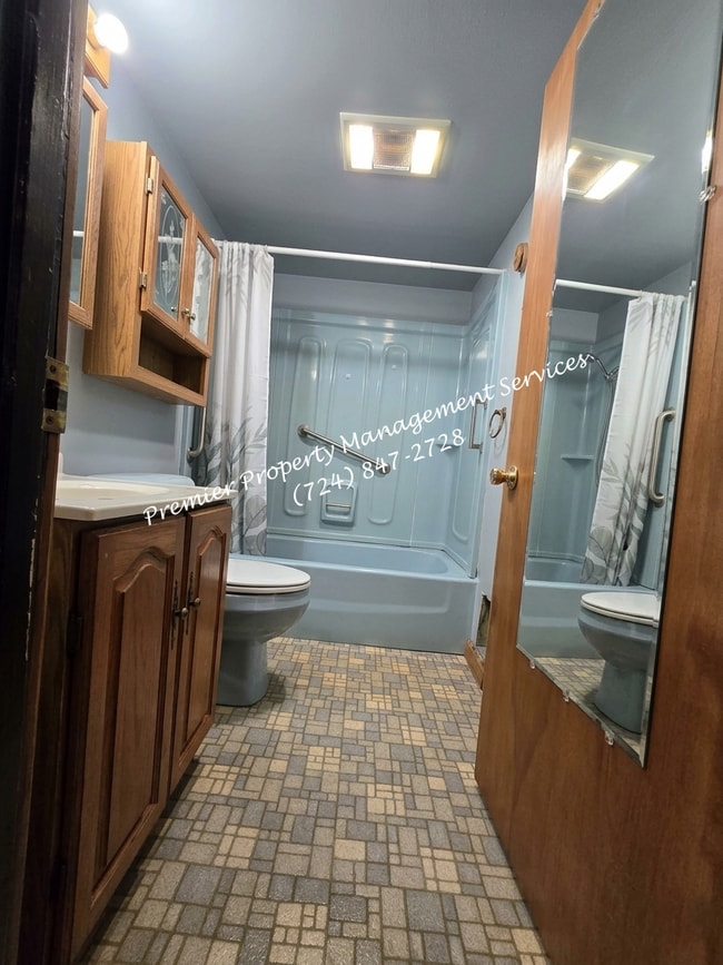 Building Photo - 285 W Jamestown Rd