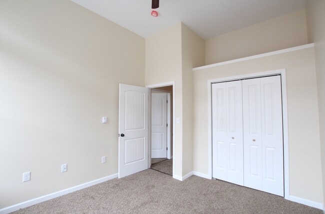 Building Photo - MODERN 2 Bedroom Available Now