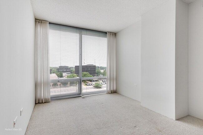 Building Photo - 9725 Woods Dr