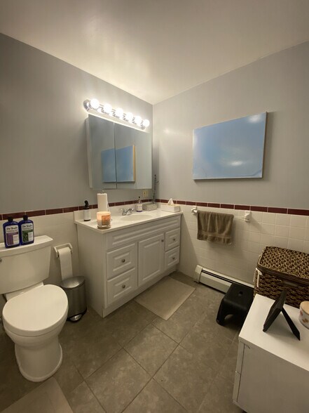 Building Photo - 8 Centre St