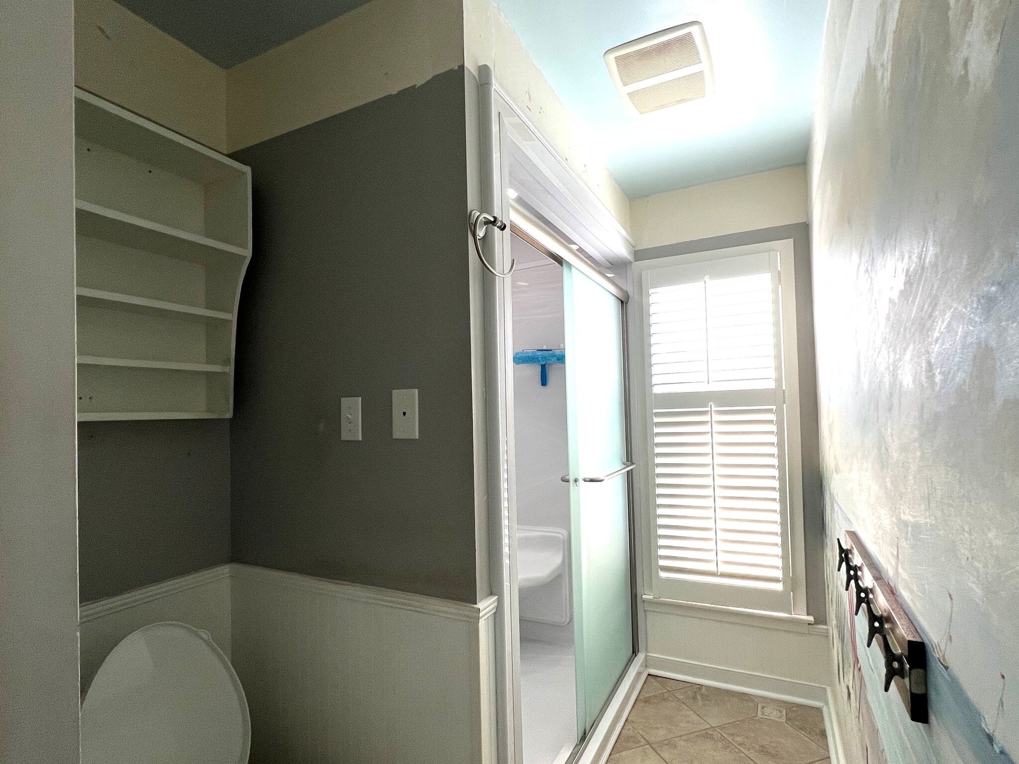 Hall bath Unit B - 301 Butler Ave