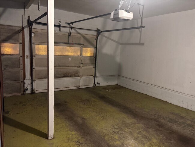 Building Photo - HALF OFF FEBRUARY RENT! 3 Bedroom 1.5 Bath in Desirable NW Corvallis