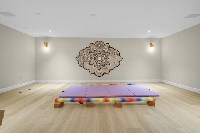 Building Photo - 23255 Mariposa De Oro St