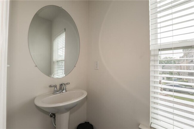 Building Photo - 915 Society Cir