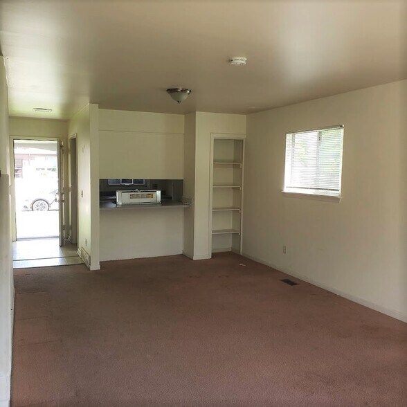 Building Photo - 1634 Greencrest Ave