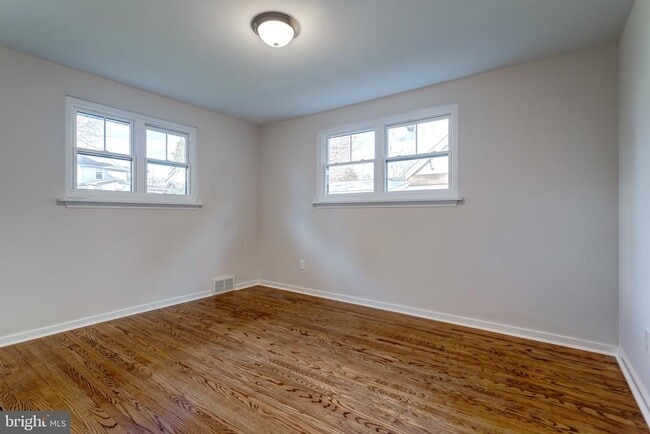 Building Photo - 308 Lenox Rd