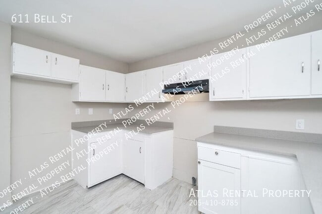 Building Photo - 611 Bell St