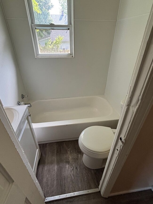 Building Photo - SECTION 8 and EDEN ACCEPTED!! A fully spacious renovated 4-bedroom-1 bathroom Home!