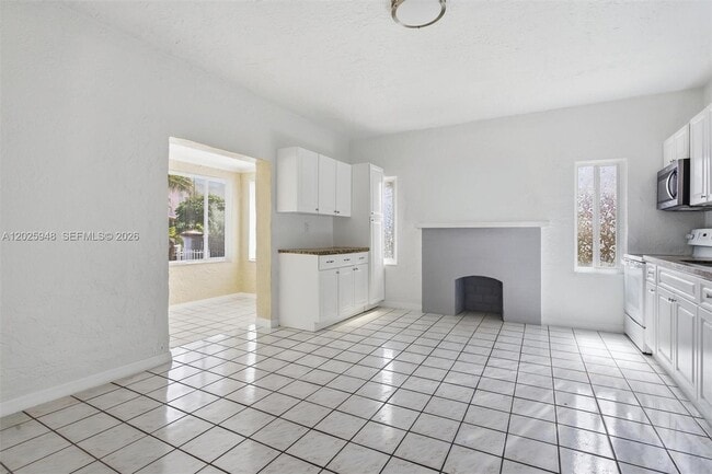 Building Photo - 1745 SW 17th St