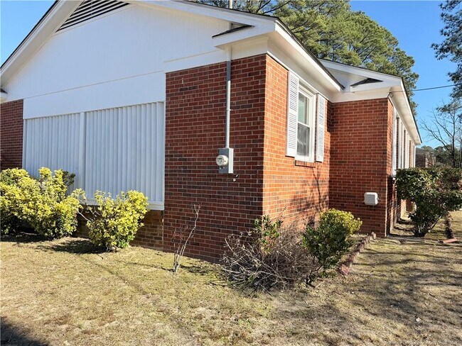 Building Photo - 601 Helen St