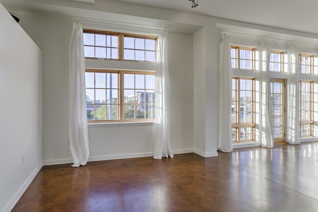 Building Photo - 2235 E 6th St