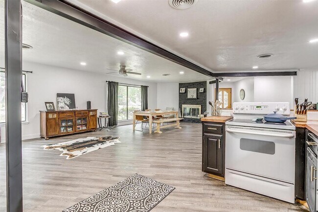 Building Photo - 8328 Tucson Trl
