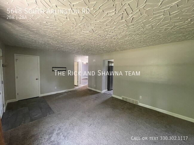 Building Photo - Two bedroom townhouse with bonus room for ...