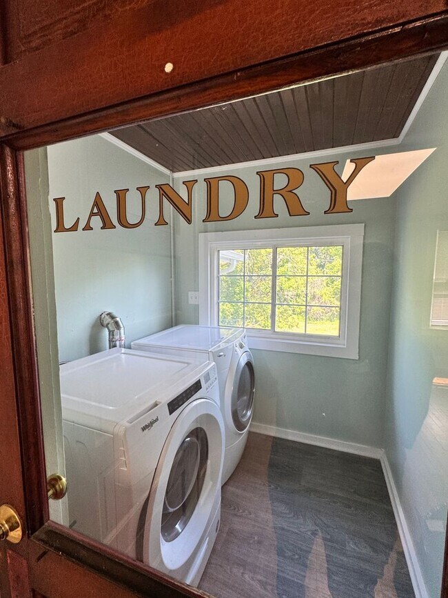 Building Photo - Spacious 4-Bedroom Home with 2 Kitchens | West Ann Arbor