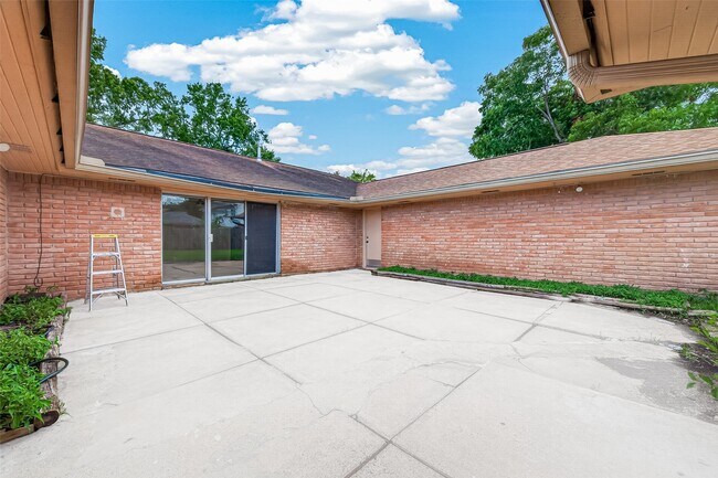Building Photo - 4002 Mischire Dr