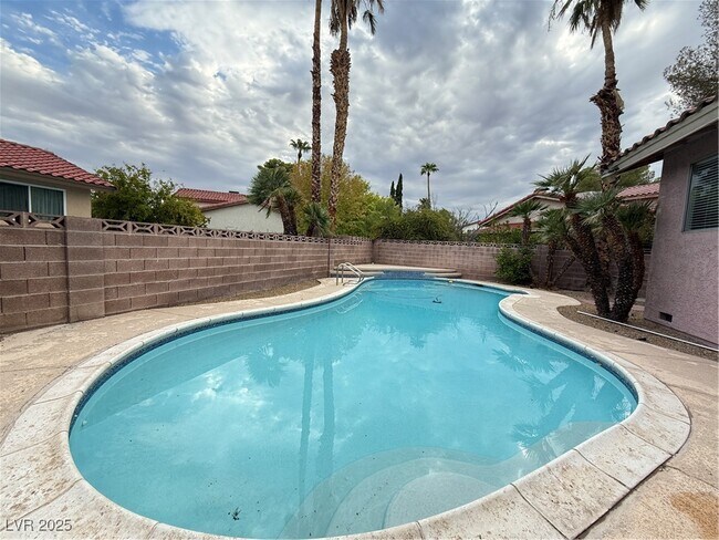 Building Photo - 5421 W Ganado Dr