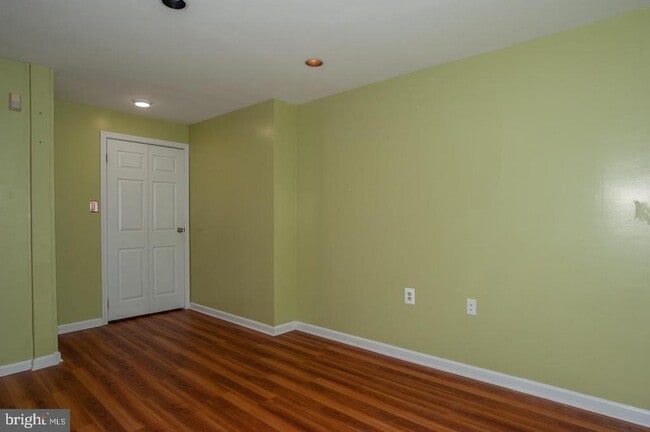 Building Photo - 6158 Old Brentford Ct