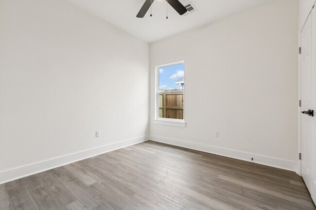 Building Photo - 212 Cathedral Dr