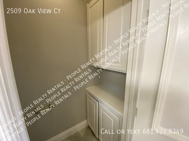Building Photo - 2509 Oak View Ct
