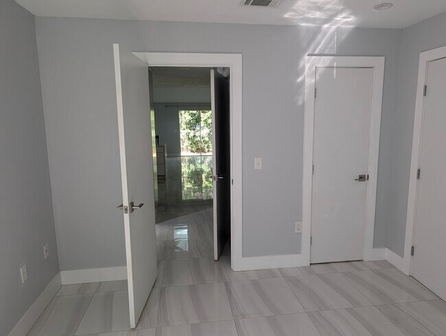 Building Photo - 9780 SW 52nd Rd