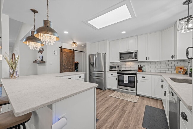 Building Photo - 6115 Gondolier Dr
