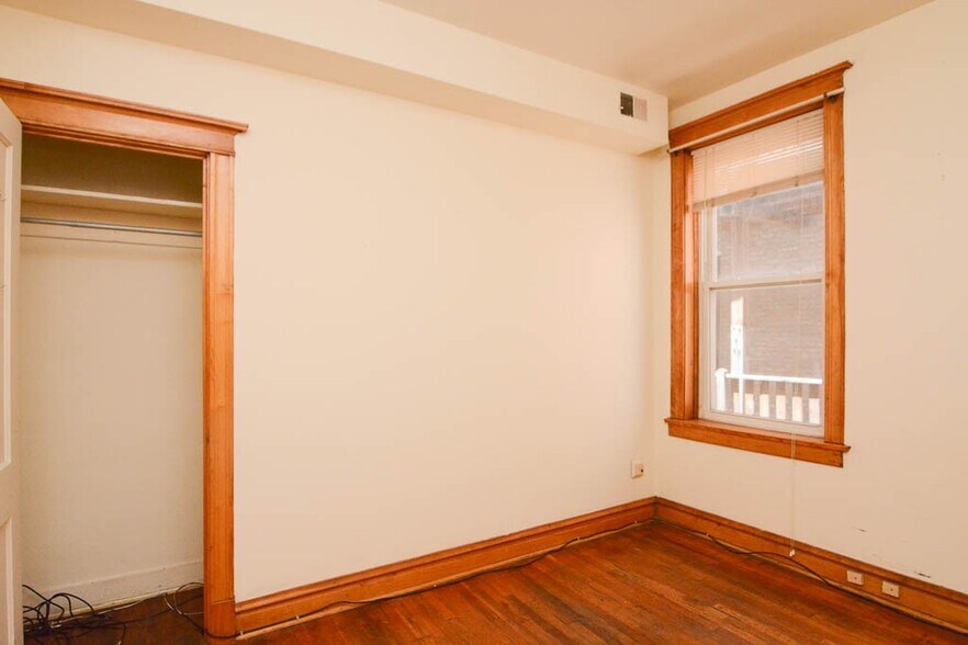 Building Photo - 852 N Leavitt