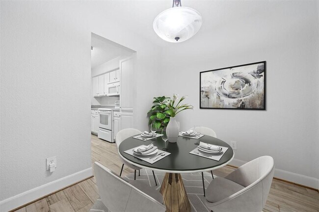 Building Photo - 2277 S Kirkwood Rd