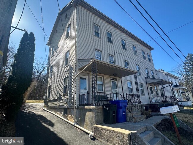 Building Photo - 2669 N Sherman St